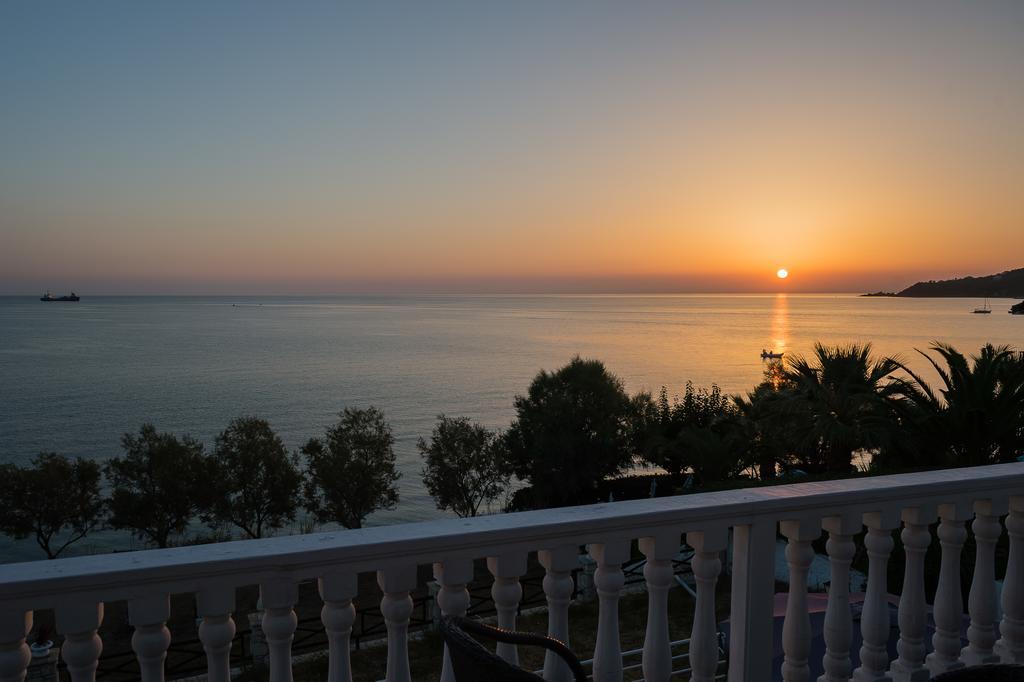 Laura Beach House Аликес Екстериор снимка