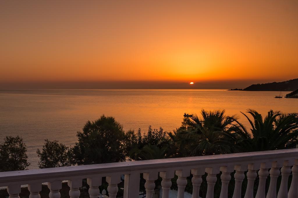 Laura Beach House Аликес Екстериор снимка