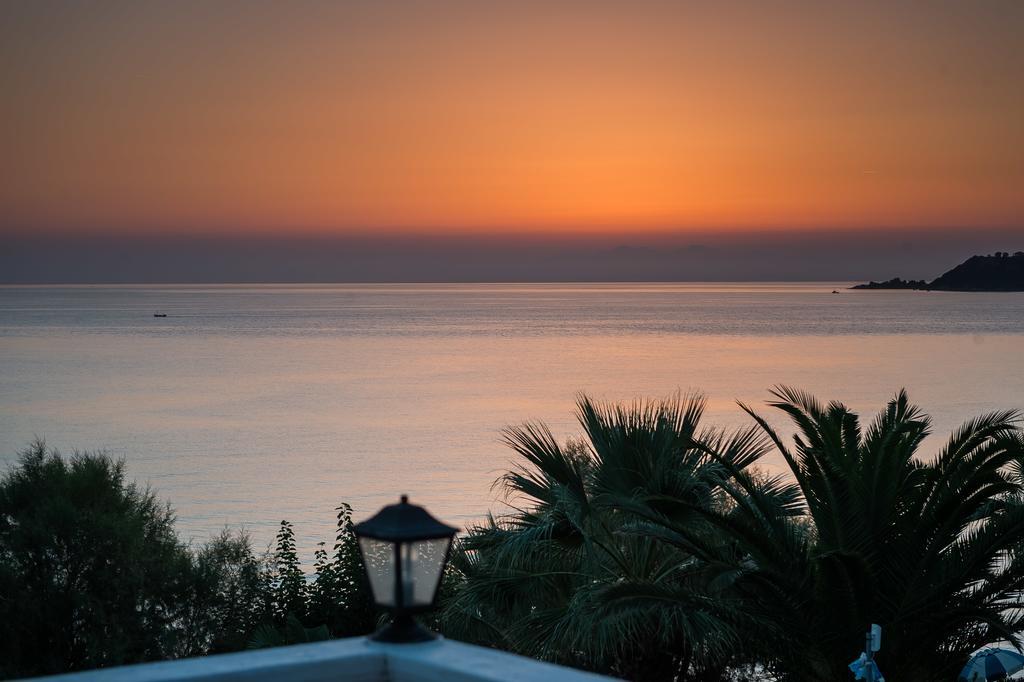 Laura Beach House Аликес Екстериор снимка