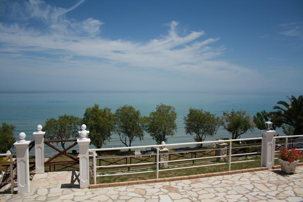 Laura Beach House Аликес Екстериор снимка