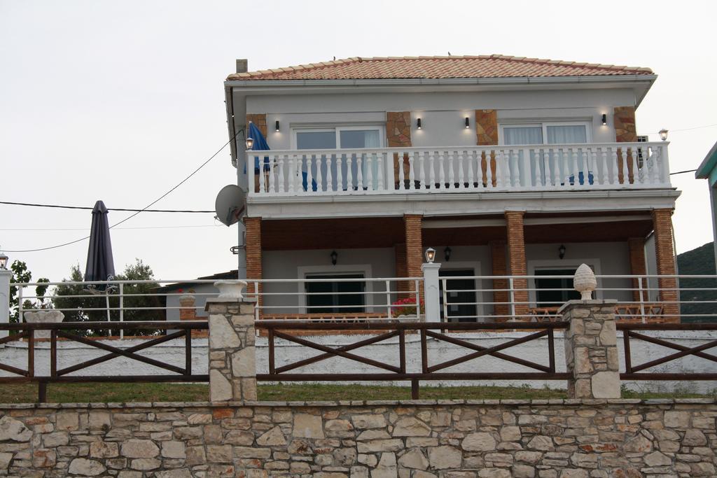 Laura Beach House Аликес Екстериор снимка