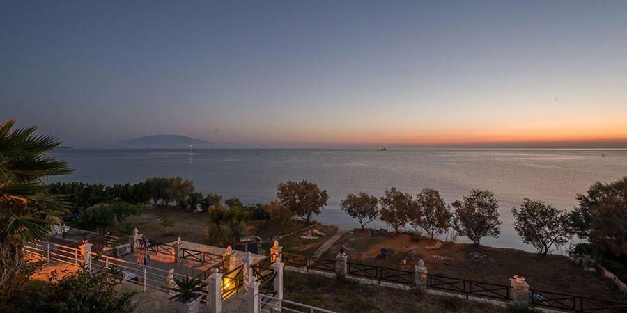 Laura Beach House Аликес Екстериор снимка