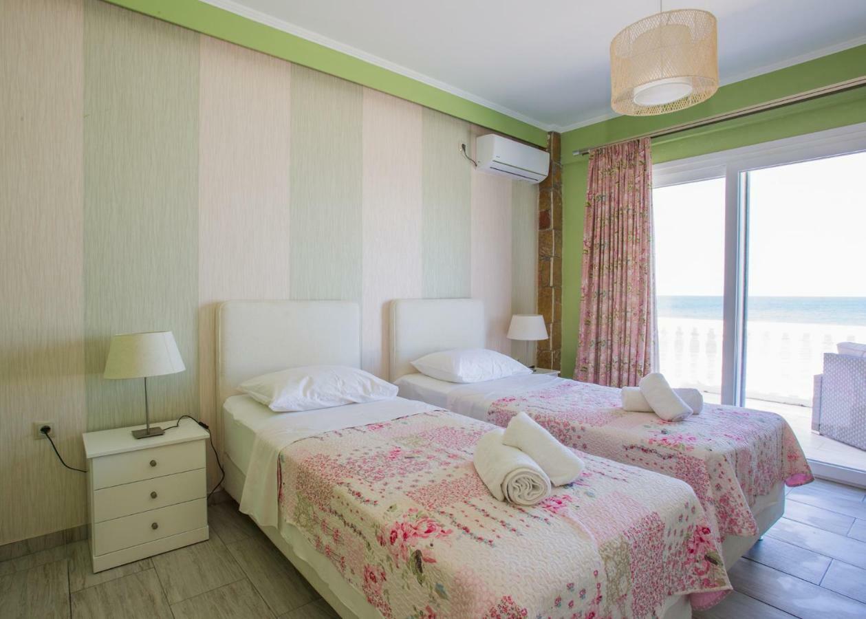 Laura Beach House Аликес Екстериор снимка