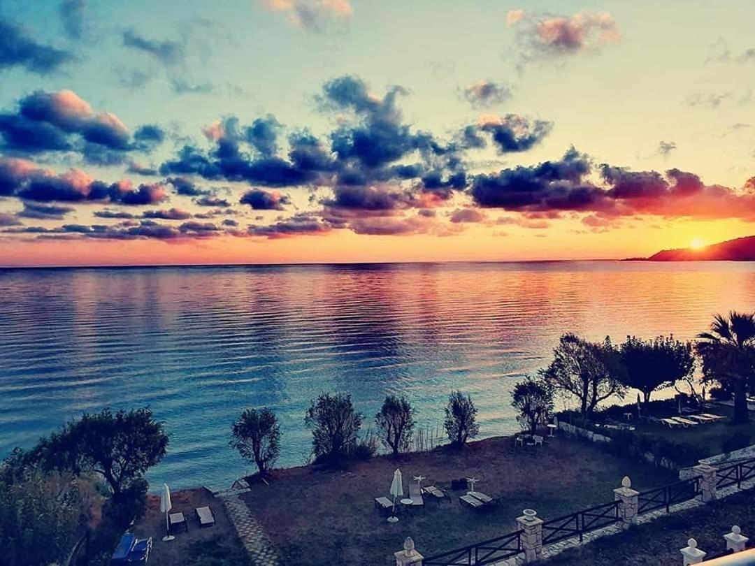 Laura Beach House Аликес Екстериор снимка